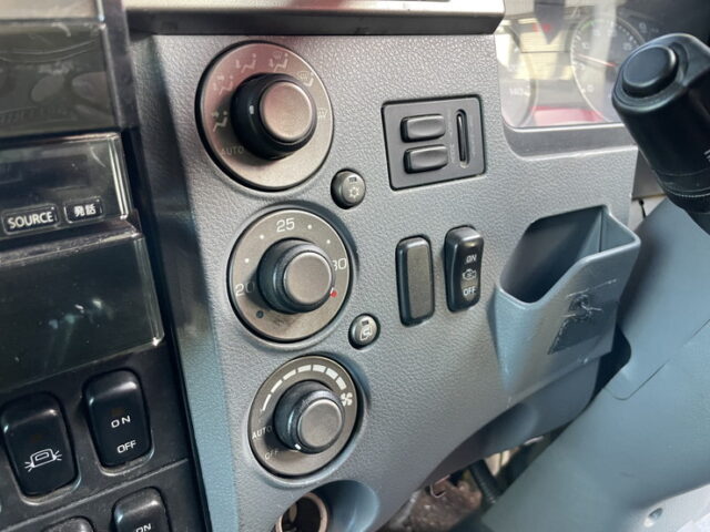 三菱ふそう　ファイター　冷凍バン　コルゲート　ジョロダー4列キーストン　エアサス