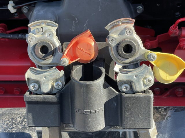 17スーパーグレート　ハイルーフ　トレーラーヘッド　460馬力　第5輪荷重11.500㎏