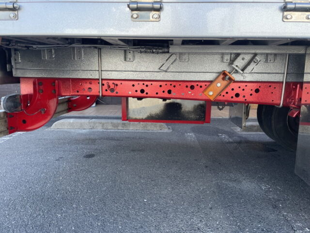 【委託販売車両】いすゞ：フォワード：205馬力：6MT：リア門口ステンレス：木床：ロケット：舟形バンパー：ステンレス多数　