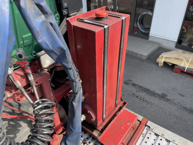 日野:17プロフィア:ハイルーフ:トレーラーヘッド:PTO付:ダンプレバー:メッキ多数