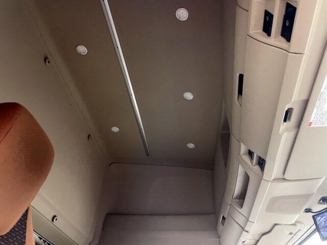 日野　17レンジャー　ハイルーフ　6200ワイド　エアサス　格納ゲート　低走行