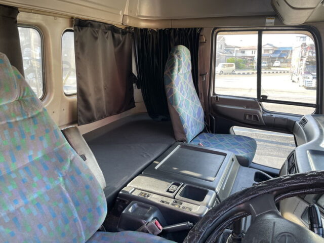 日野：テラヴィ：ハイルーフ：トレーラーヘッド：V8：ツインターボ：エアサス