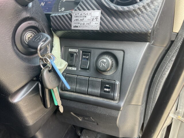 日野：17プロフィア：ハイルーフ：ウィング：メッキ多数：アルミホイール