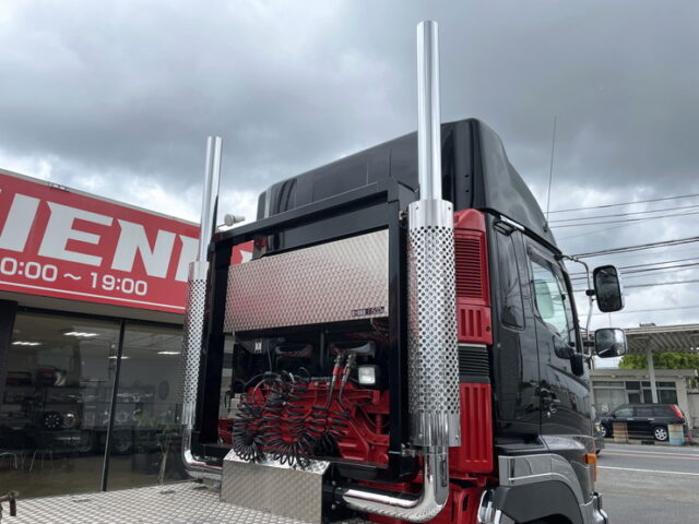 日野：プロフィア：トレーラーヘッド：内装生地張り：ハイルーフ：架装多数：メッキ多数