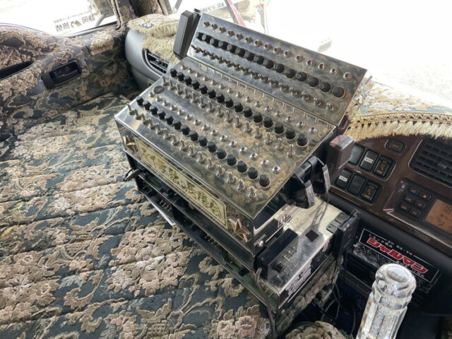 いすゞ：フォワード：デコトラ：キャンピング登録：箱内部屋仕様：マニ割り