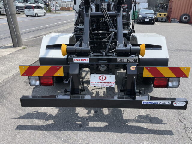 いすゞ：フォワード：登録済未使用：アームロール：3人乗り：ベッドレス：積載3.750㎏