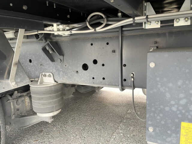 いすゞ：ギガ：ハイルーフ：ウィング：AT：木床：アルミホイール：リアエアサス