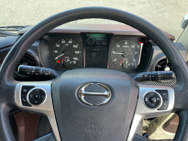 日野：17プロフィア：ハイルーフ：メッキ多数：ステンレス多数：アルミホイール