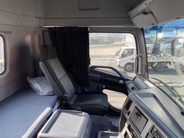 日野：プロフィア：ハイルーフ：トレーラーヘッド：メッキ多数：アルミホイール