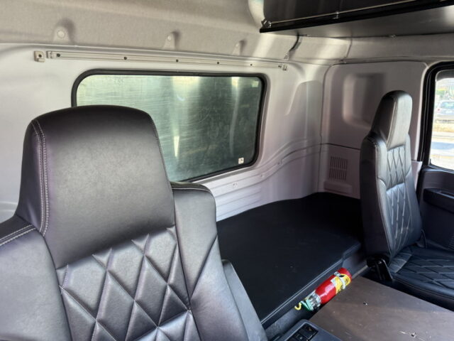 いすゞ：ギガ：ハイルーフ：トレーラーヘッド：アルミホイール：スムーサー