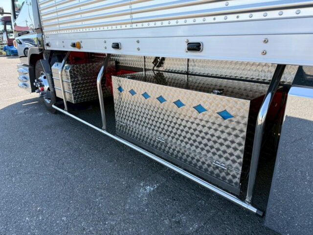 ブルーテックキャンター：造りボディ：アルミバン：ワイド超ロング：舟形バンパー：バスフェンダー