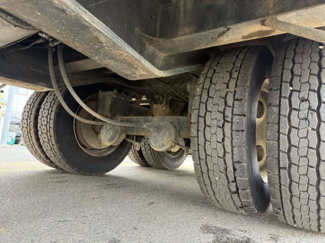 東急：重機運搬用トレーラー：幅2800㎜　荷台長4700㎜：歩みハンガー：8輪