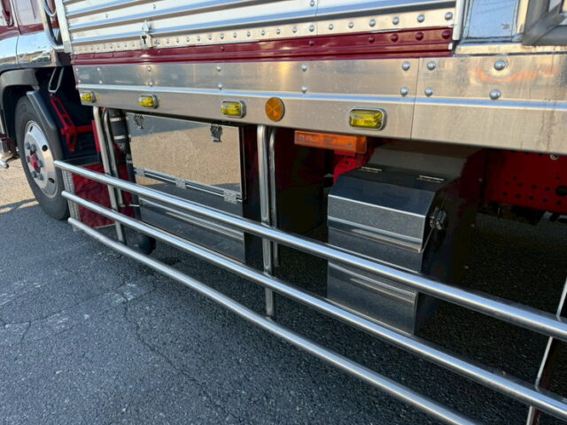 いすゞ：フォワード：ハイルーフ：冷凍バン：7100標準幅：架装多数：格納ゲート：エアサス