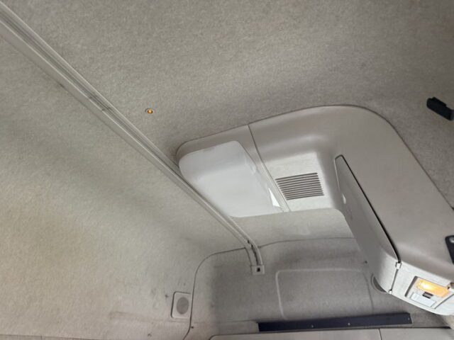 17スーパーグレート：ハイルーフ：トレーラーヘッド：ブタ鼻：第5輪荷重11.500㎏