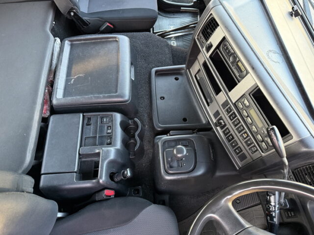 日野:プロフィア:ハイルーフ:トレーラーヘッド:メッキ多数:後輪エアサス:480馬力