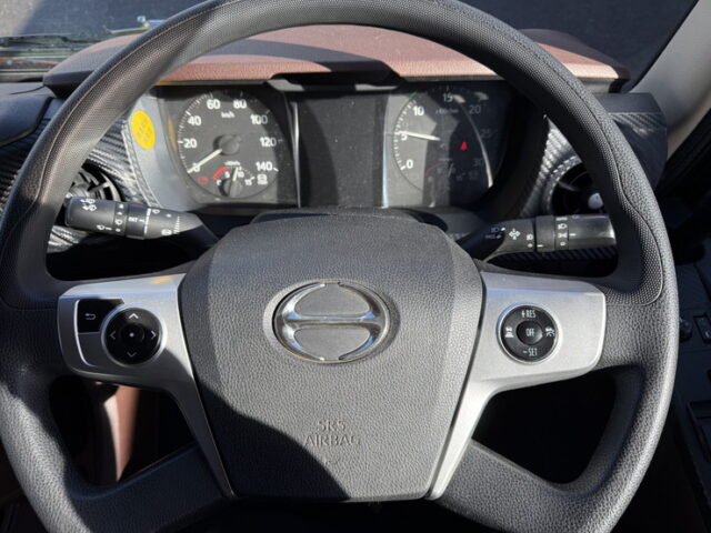 日野:17プロフィア:ハイルーフ:メッキ多数:アルミホイール:木床:E13Cエンジン