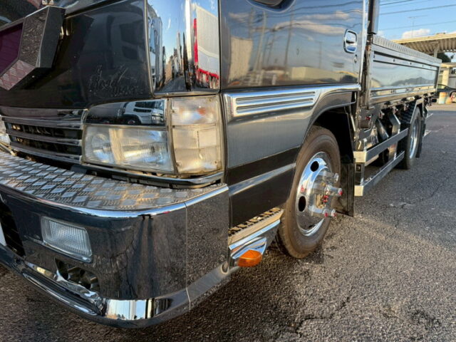 【現状】いすゞ：エルフ：平ボデー：架装多数：マニ割り：5トン未満：2駆/4駆切換付き