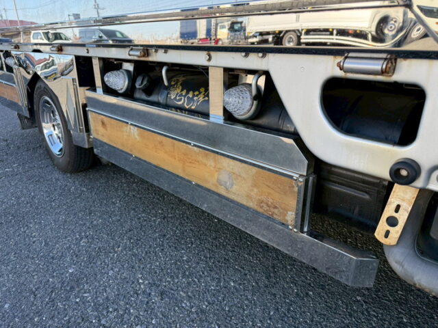 タイタンダッシュ：平ボデー：架装多数：標準幅：アオリステンレス張り：マニ割り