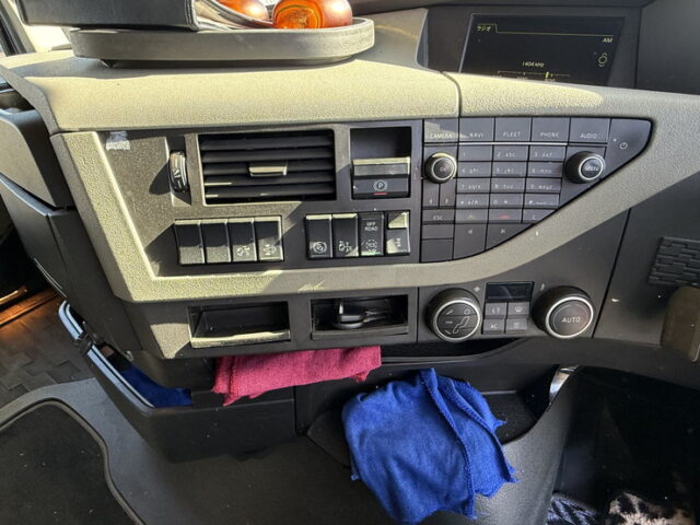 【委託販売】VOLVO:トレーラーヘッド:シングル:アルミホイール:架装多数