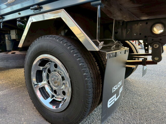 いすゞ:エルフ:平ボデー:標準幅:10尺長:マニ割り:ハイグレード:140馬力