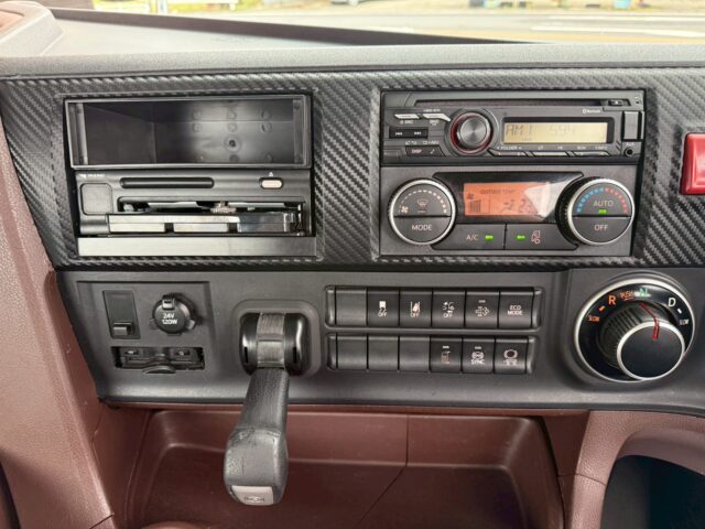 日野:17プロフィア:ハイルーフ:トレーラーヘッド:第5輪荷重11.500㎏:車検7月迄