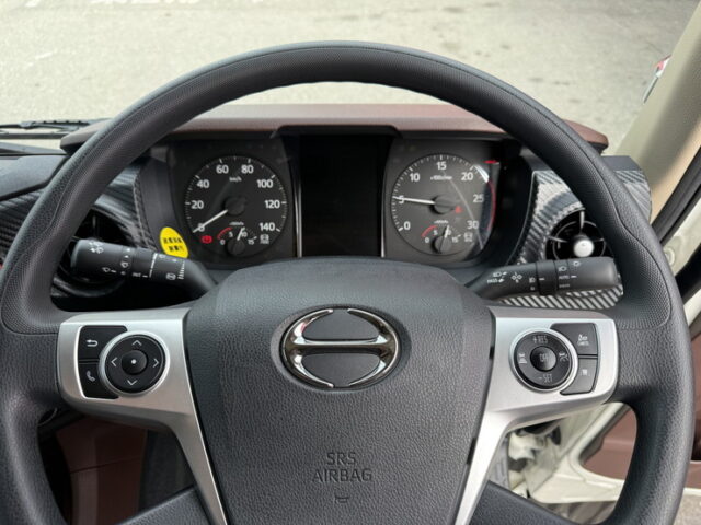 日野：17プロフィア：ハイルーフ：ウィング：未使用：アルミホイール：リア門口ステンレス