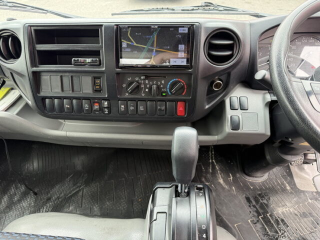 日野：デュトロ：バン：ワイドロング：格納ゲート：左スライドドア：AT車：準中型免許