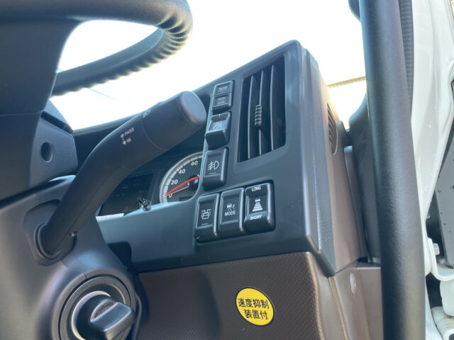 いすゞ　ギガ　ハイルーフ　ウィング　未使用車　アルミホイール　メッキ多数