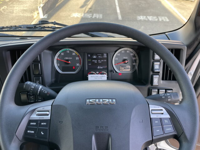 いすゞ　ギガ　ハイルーフ　ウィング　未使用車　アルミホイール　メッキ多数