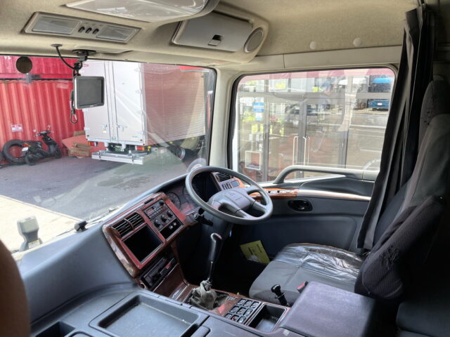 三菱ふそう　スーパーグレート　アルミウィング　７MT　リアエアサス　木床　380馬力