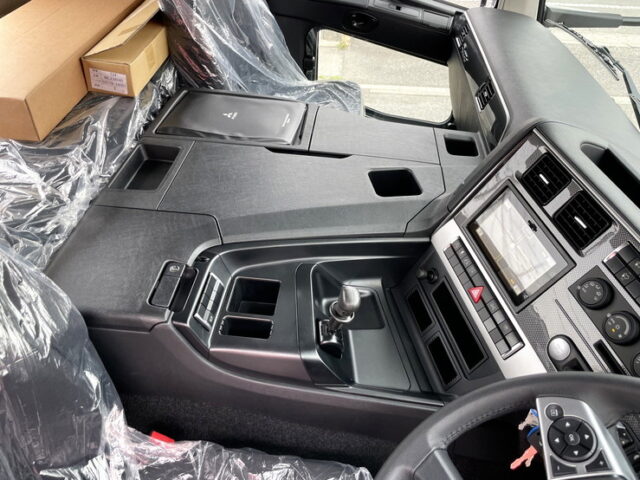 17スーパーグレート　トレーラーヘッド　スライドカプラー　未使用　E尺　460馬力　プレミアムライン