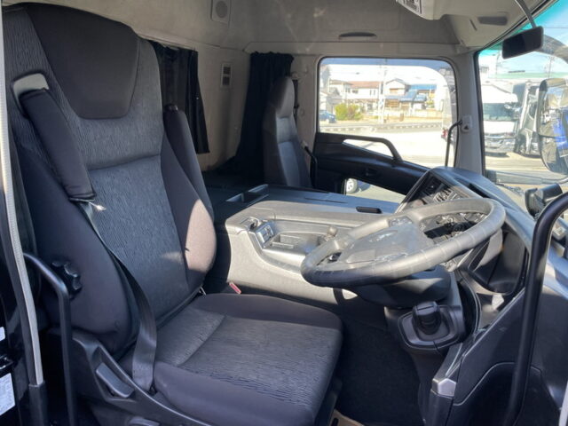 17スーパーグレート　ハイルーフ　トレーラーヘッド　460馬力　第5輪荷重11.500㎏