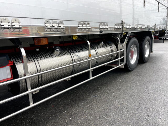 日野　17プロフィア　ハイルーフ　ウィング　造りボデー　1M10アオリ　内装生地張り