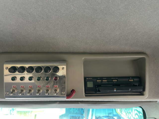 いすゞ：ギガ：冷凍ウィング：造りボディ：ステンレス多数：エアサス：1M10アオリ