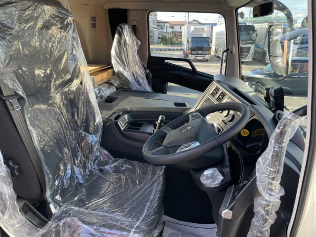 三菱ふそう　17スーパーグレート　トラクターヘッド　E尺　460馬力　リアエアサス　ハイルーフ　プレミアム