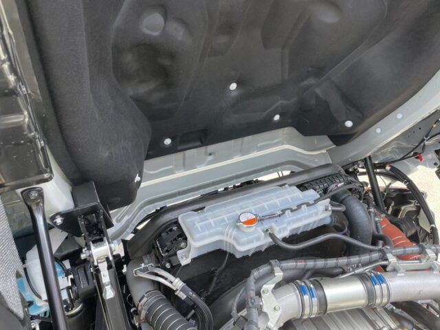 日野　17プロフィア　未使用　ハイルーフ　アルミホイール　リア門口ステンレス　7速MT