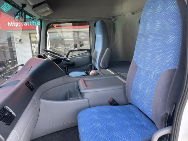 クオン：ハイルーフ：ウィング：跳上ゲート：総輪エアサス：エアロ付き：メッキ多数　