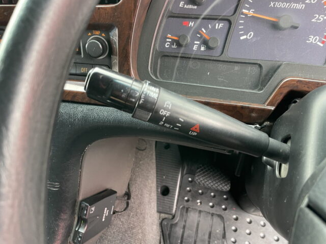 いすゞ　ギガ　ハイルーフ　冷凍バン　サブエンジン　両側観音扉　ステンレス多数