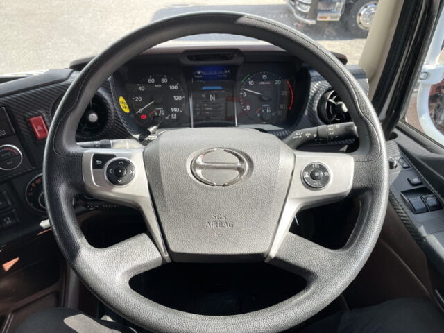 日野：プロフィア：トレーラーヘッド：ハイルーフ：ルーフバー：パイプバンパー：アルミホイール