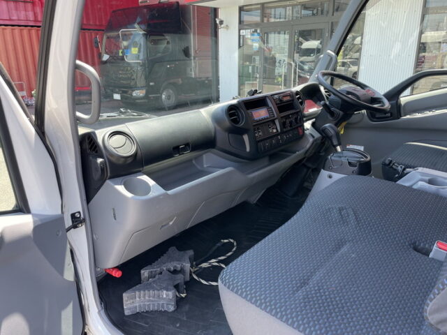 日野：デュトロ：アルミバン：ワイドロング：木床：横扉：150馬力：AT車