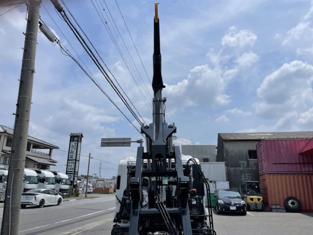 いすゞ：フォワード：登録済未使用：アームロール：3人乗り：ベッドレス：積載3.750㎏