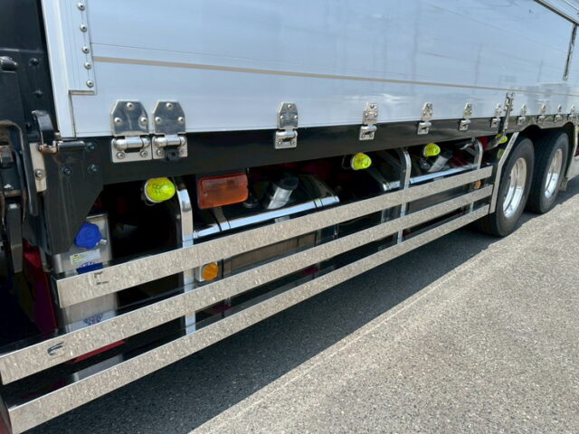 スーパーグレート：ハイルーフ：ウィング：架装多数：木床：380馬力