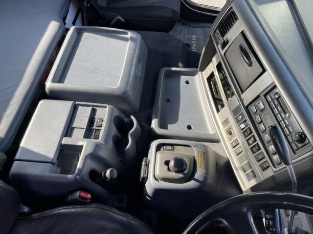 日野：プロフィア：ハイルーフ：トレーラーヘッド：メッキ多数：アルミホイール