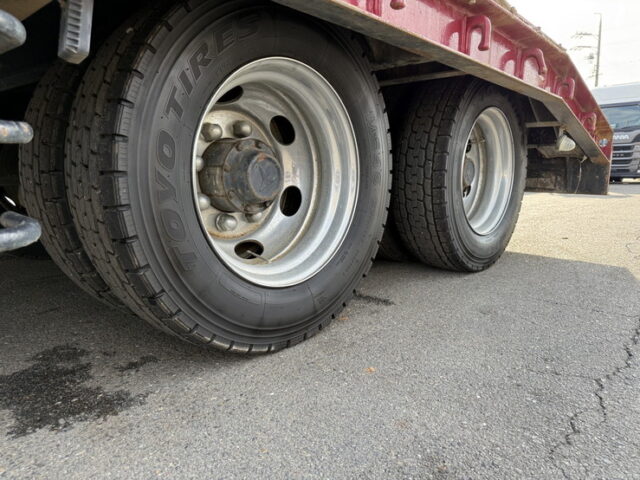 東急：重機運搬用トレーラー：幅2800㎜　荷台長4700㎜：歩みハンガー：8輪