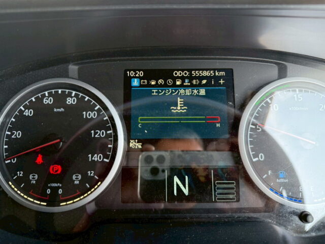 UDトラックス：クオン：ハイルーフ：ウィング：メッキ多数：木床：ラッシング2段