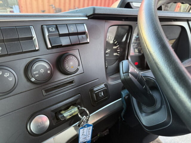 17スーパーグレート：ハイルーフ：トレーラーヘッド：アルミホイール：第5輪荷重11.500㎏