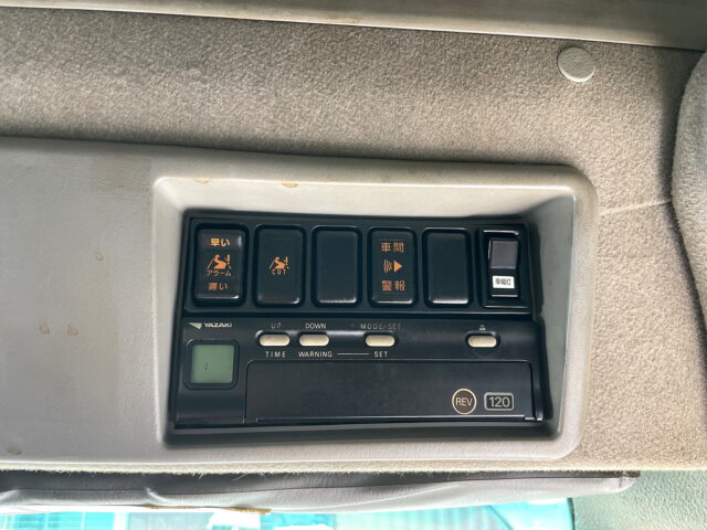 いすゞ　ギガ　ハイルーフ　ウィング　造りボディ　1Mアオリ　ステンレス多数