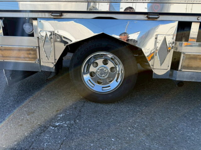 タイタンダッシュ：平ボデー：架装多数：標準幅：アオリステンレス張り：マニ割り