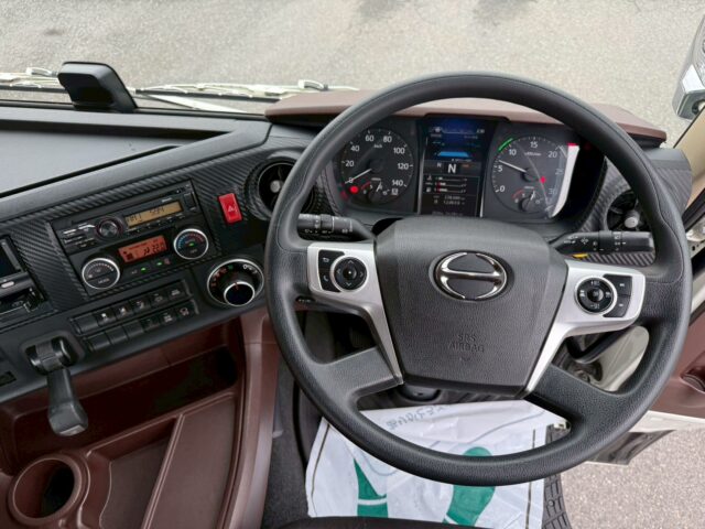 日野:17プロフィア:ハイルーフ:トレーラーヘッド:第5輪荷重11.500㎏:車検7月迄