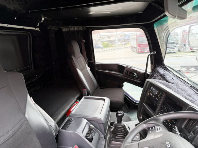 いすゞ:ギガ:ハイルーフ:トレーラーヘッド:フロントバイザー:第5輪荷重11.100㎏